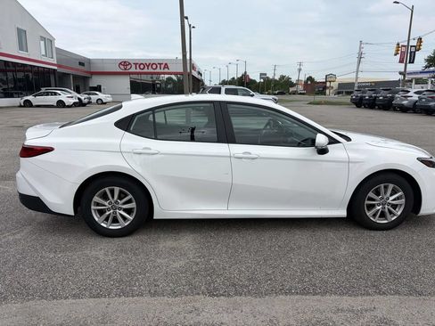 Used 2025 Toyota Camry LE FWD image 5