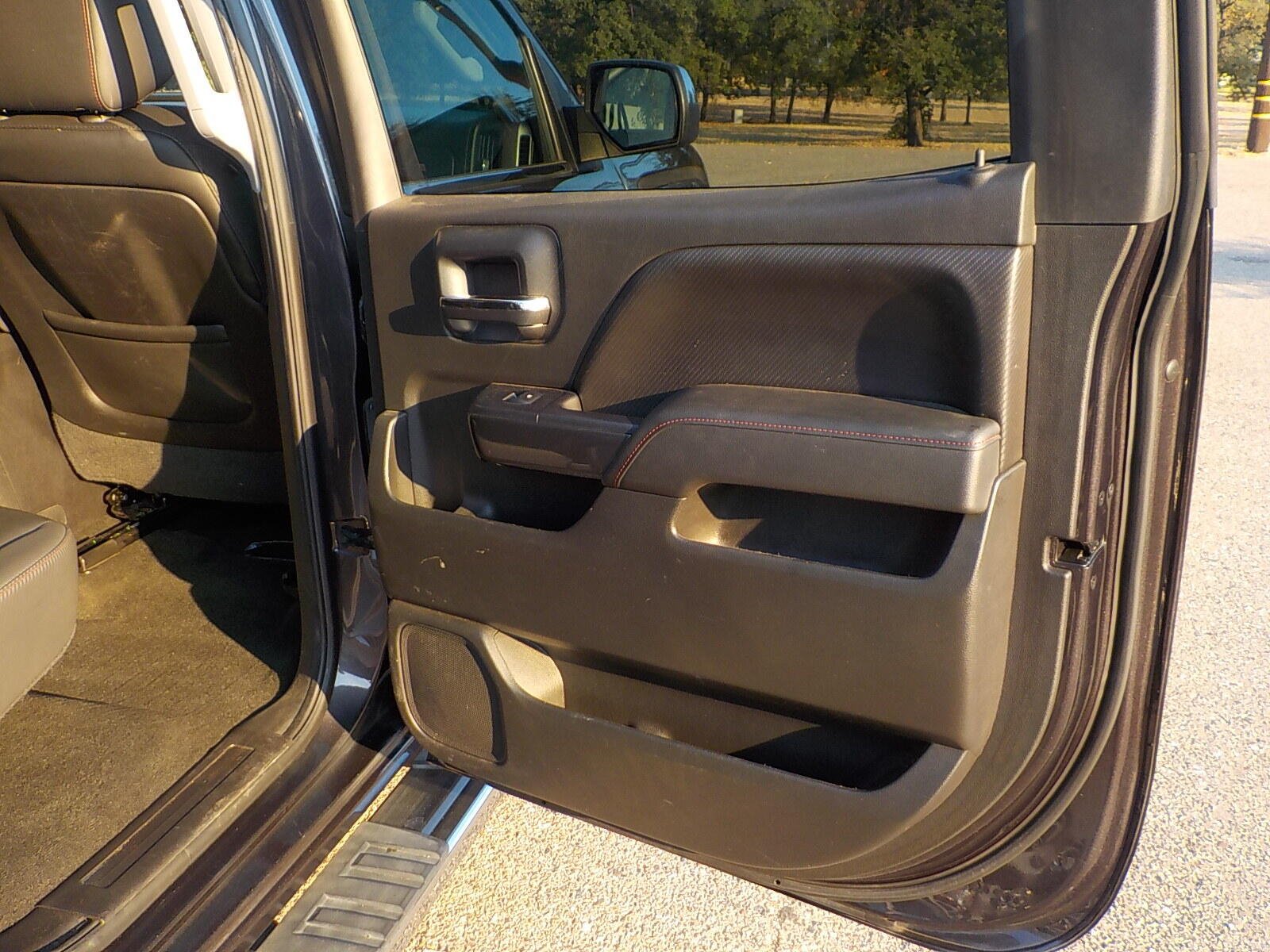 Used 2015 GMC Sierra 1500 SLT w/ All-Terrain Package AWD/4WD image 16