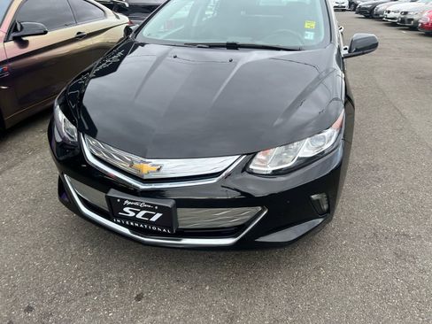 Used 2018 Chevrolet Volt LT w/ Comfort Package image 2