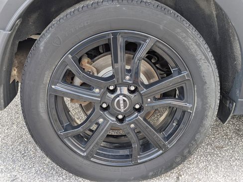 Used 2023 Nissan Kicks SV image 9