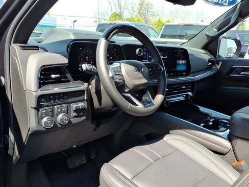 Used 2025 Chevrolet Tahoe RST w/ Advanced Technology Package AWD/4WD image 9