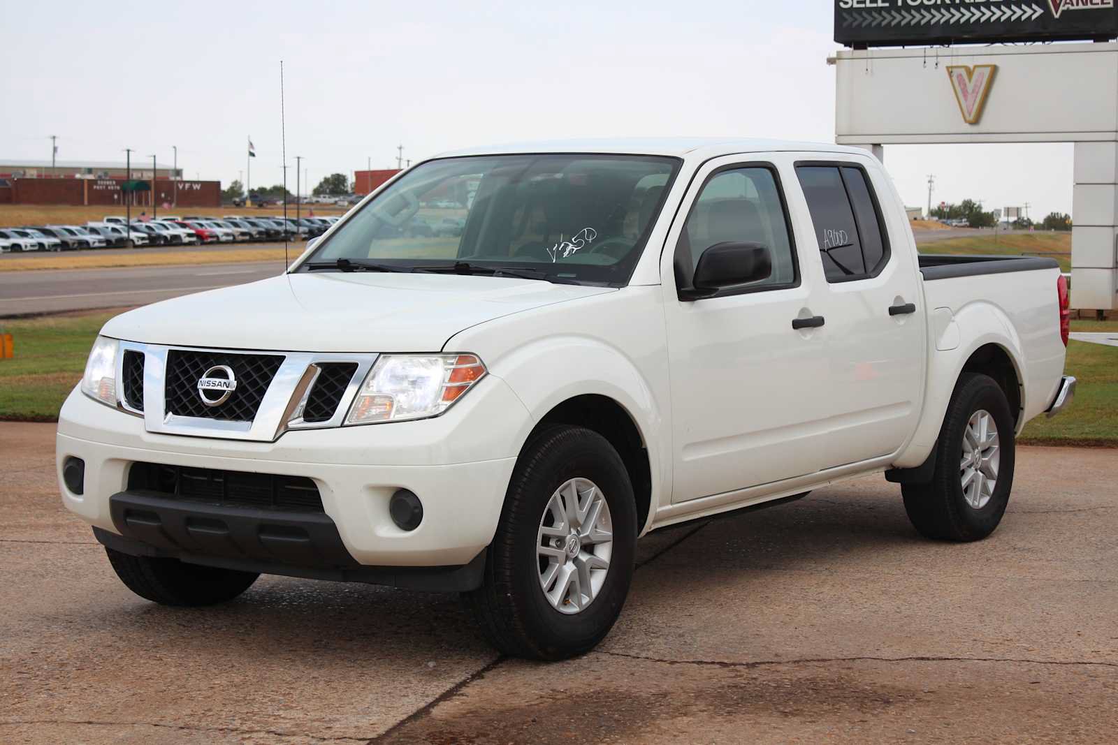 Used 2019 Nissan Frontier SV RWD image 3