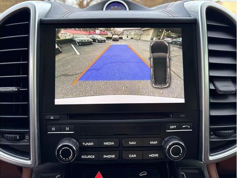 Used 2017 Porsche Cayenne Platinum Edition image 28