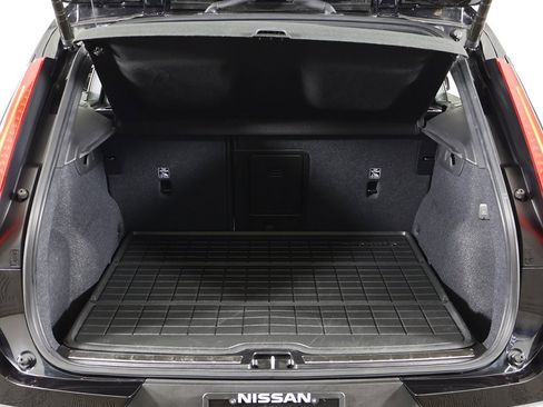 Used 2023 Volvo XC40 B5 Plus w/ Protection Package Premier image 21