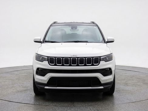 Used 2025 Jeep Compass Limited AWD/4WD image 2