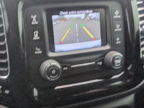 Used 2018 Jeep Compass Latitude image 18