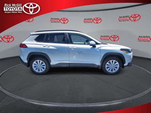 Used 2024 Toyota Corolla Cross LE FWD image 9