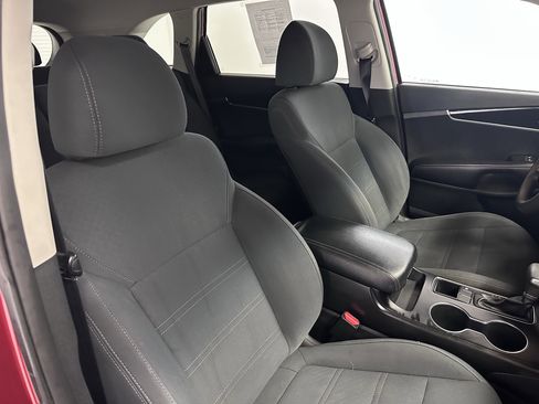 Used 2019 Kia Sorento LX image 37