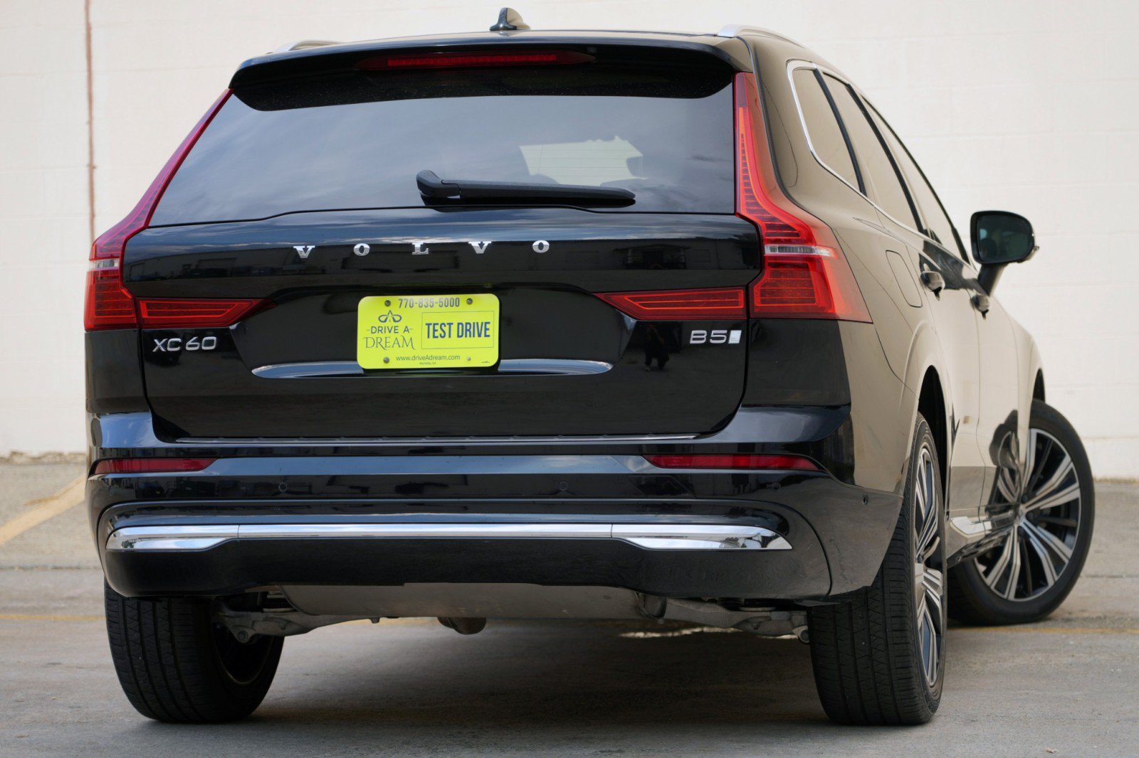 Used 2023 Volvo XC60 B5 Plus w/ Protection Package Premier FWD image 5