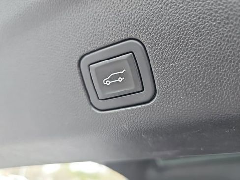 Used 2023 Chevrolet Tahoe Premier RWD image 18