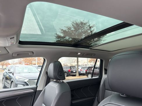 Used 2022 Volkswagen Tiguan SE image 15