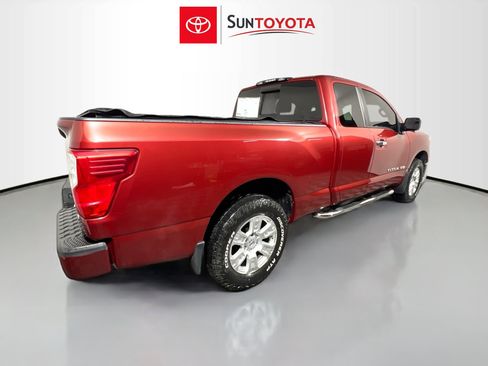 Used 2018 Nissan Titan SV w/ SV Convenience Package image 4