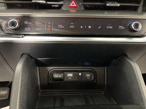 Used 2024 Kia Sportage EX image 23