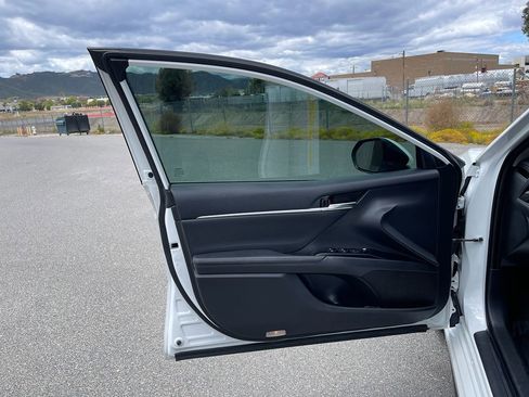 Used 2020 Toyota Camry XSE w/ Navigation Package FWD image 17