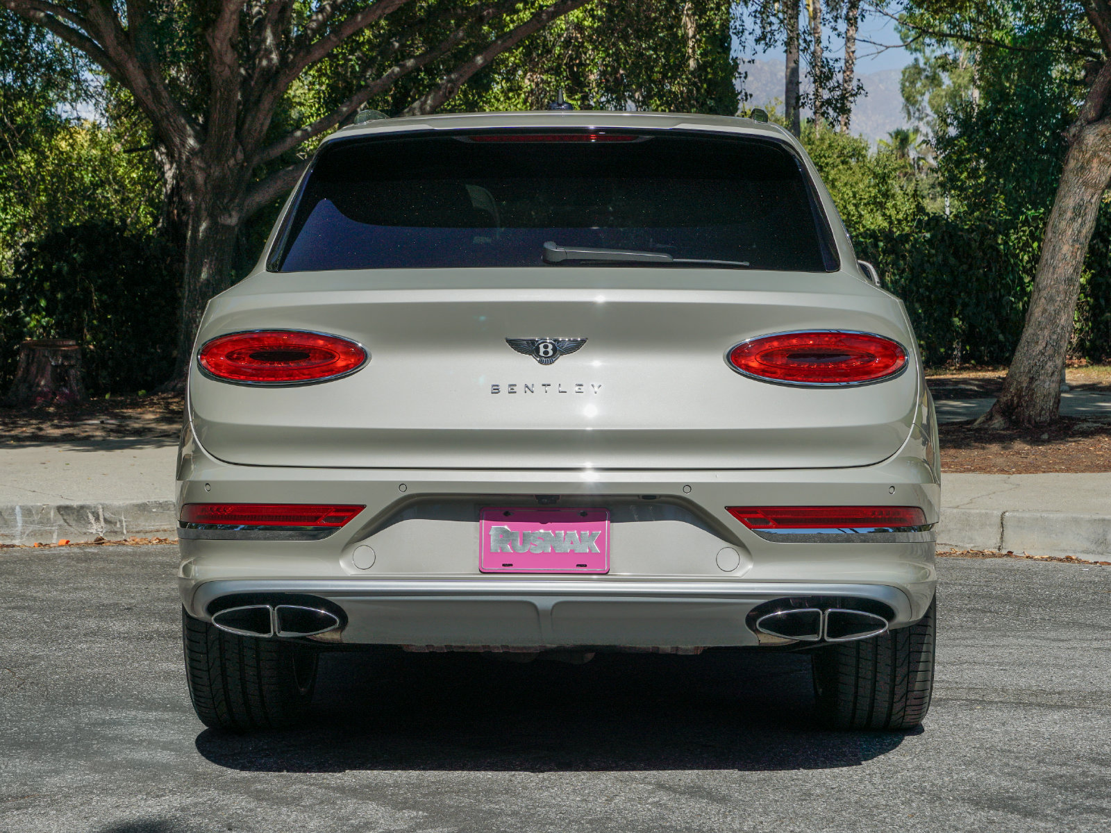 Certified 2023 Bentley Bentayga Extended Wheelbase AWD/4WD image 6