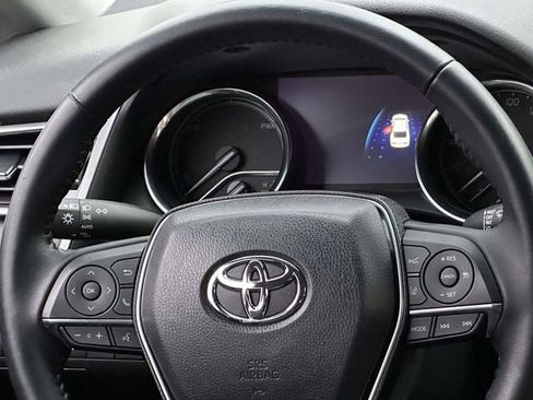 Used 2018 Toyota Camry XLE image 22