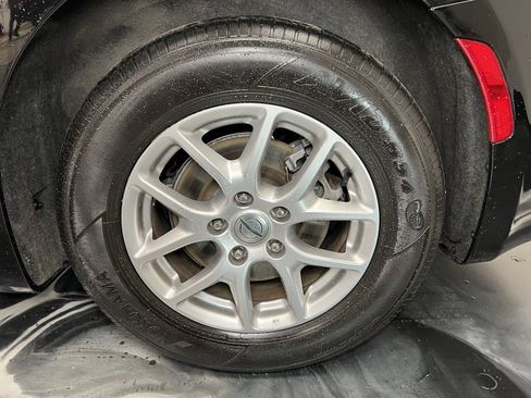 Used 2024 Chrysler Pacifica Touring-L image 23