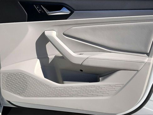 Used 2023 Volkswagen Jetta SE image 26