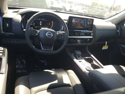 New 2026 Nissan Pathfinder SL AWD/4WD image 13