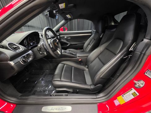 Used 2021 Porsche 718 Boxster RWD image 17