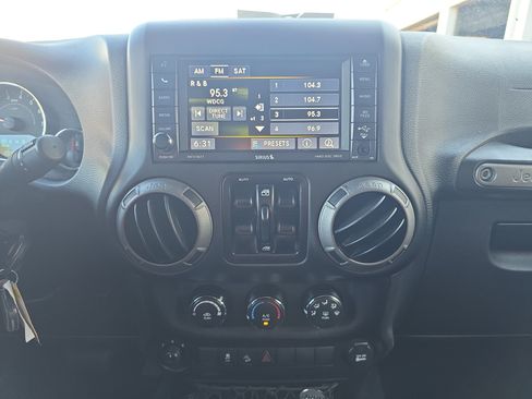 Used 2017 Jeep Wrangler Unlimited Sport w/ Quick Order Package 24S AWD/4WD image 19