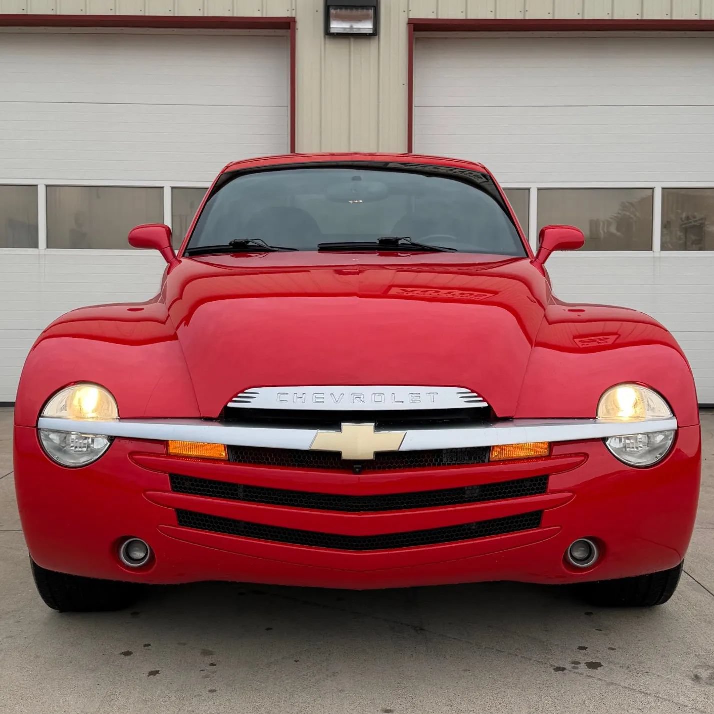 Used 2004 Chevrolet SSR w/ Preferred Equipment Group RWD image 2