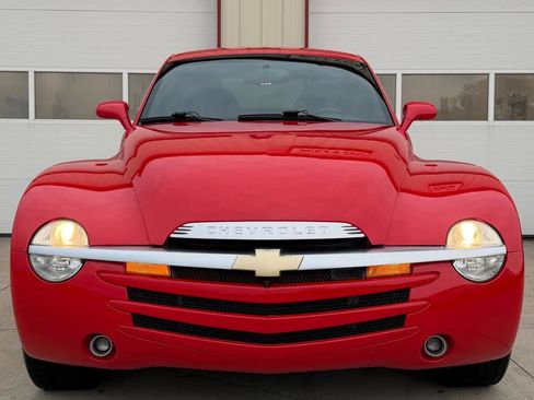 Used 2004 Chevrolet SSR w/ Preferred Equipment Group RWD image 2