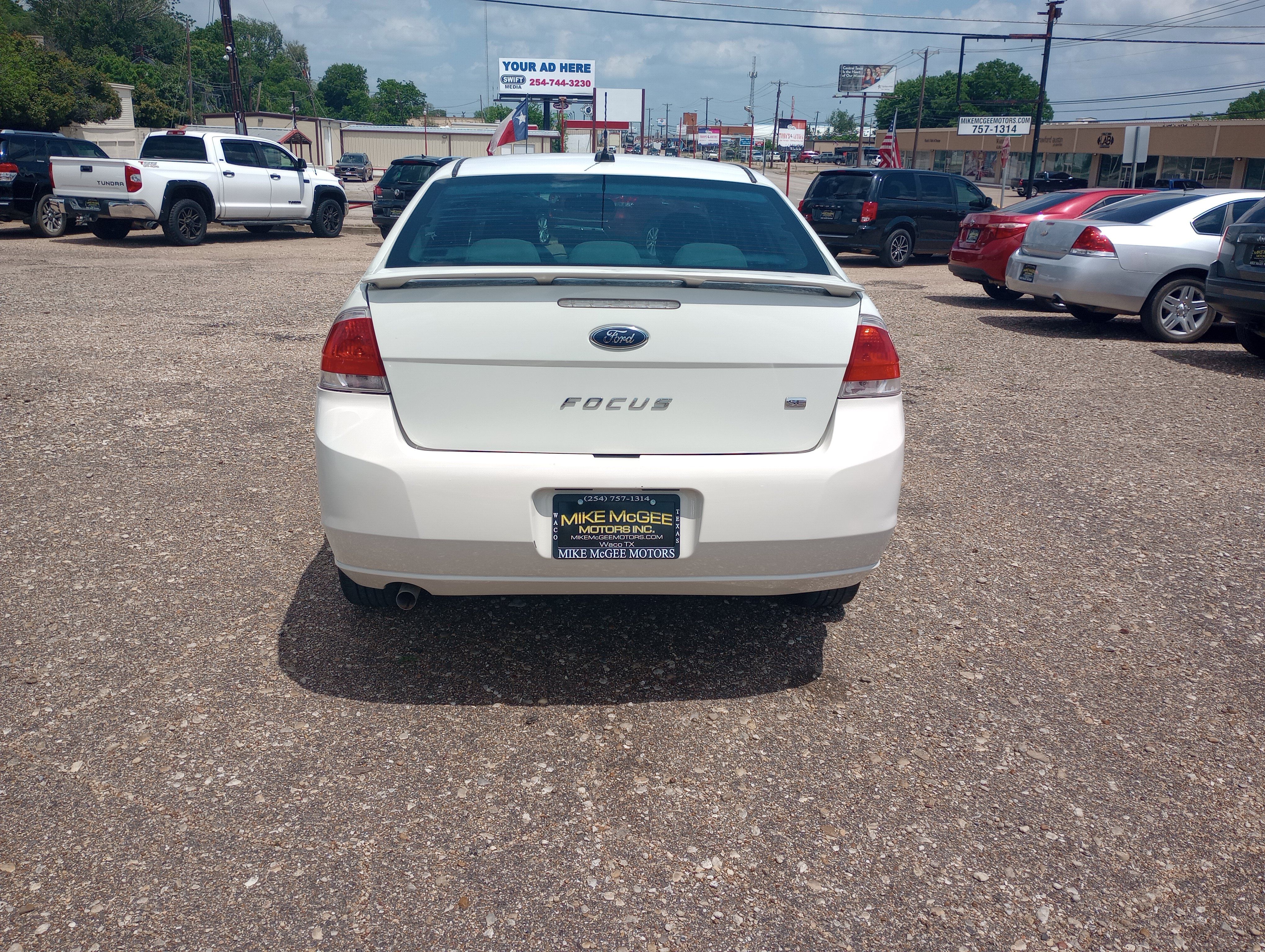 Used 2010 Ford Focus SE FWD image 6