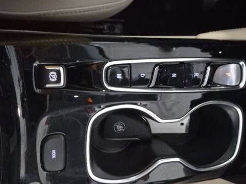 Used 2023 Buick Envision Avenir AWD/4WD image 16