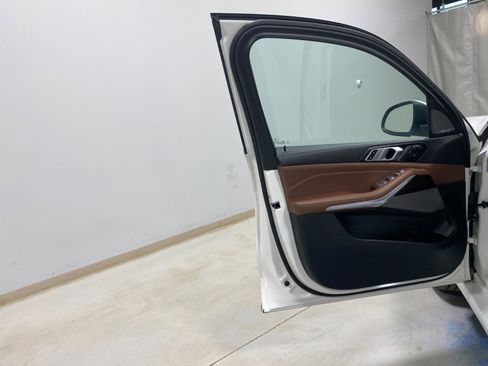 Certified 2025 BMW X7 xDrive40i w/ Premium Package image 23