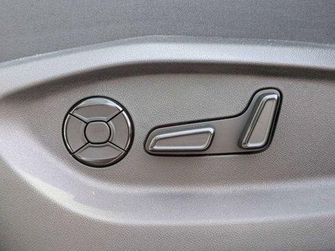 New 2026 Volkswagen Tiguan SE FWD image 24