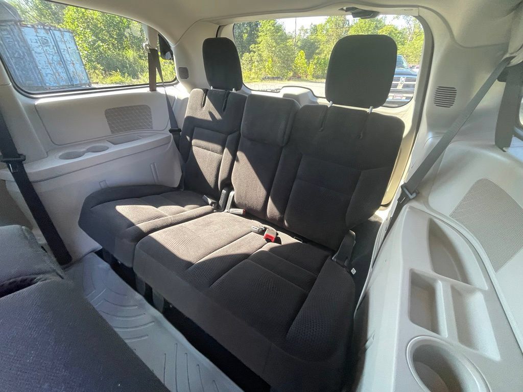 Used 2019 Dodge Grand Caravan SE w/ UConnect Hands-Free Group FWD image 9