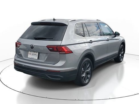 Used 2023 Volkswagen Tiguan SE w/ Panoramic Sunroof Package image 4