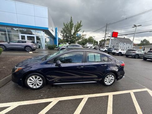 Used 2023 Toyota Corolla LE w/ LE Premium Package FWD image 3