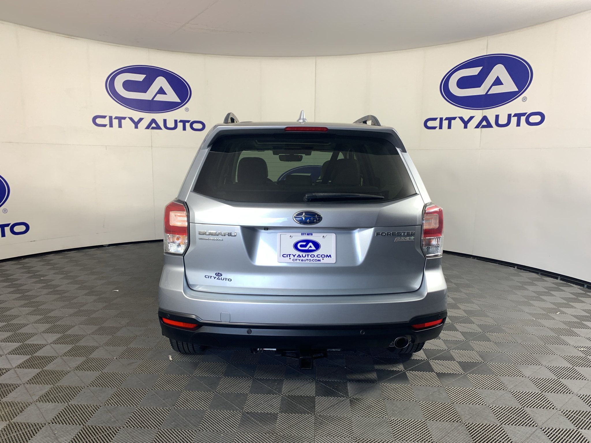 Used 2017 Subaru Forester 2.5i Limited AWD/4WD image 4