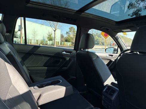 Used 2023 Volkswagen Tiguan SE R-Line image 24