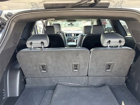 Used 2024 Buick Enclave Premium image 10