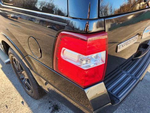 Used 2010 Ford Expedition Limited image 11