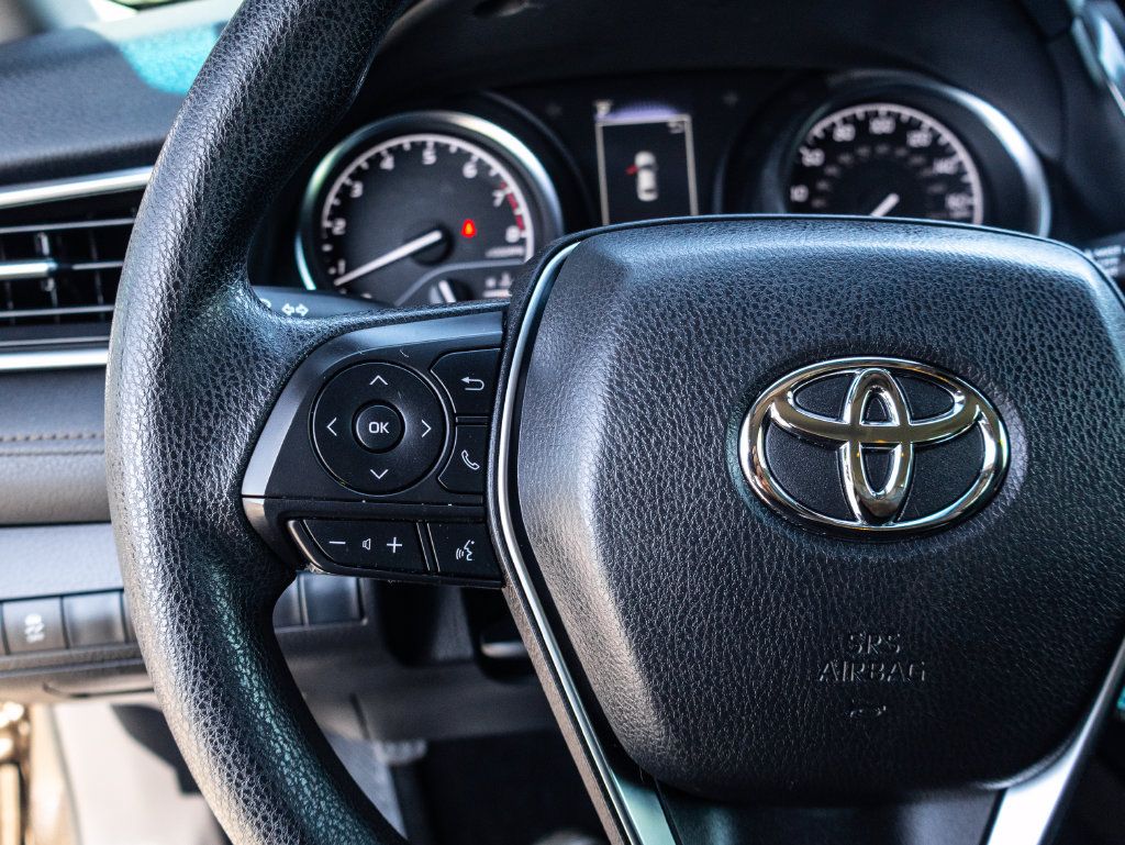 Used 2018 Toyota Camry LE FWD image 31