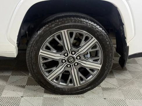 Used 2025 Toyota Sequoia Capstone AWD/4WD image 11