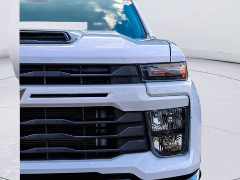 Used 2024 Chevrolet Silverado 2500 Custom w/ Custom Convenience Package AWD/4WD image 5