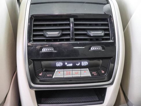 Used 2022 BMW X6 xDrive40i w/ M Sport Package image 41