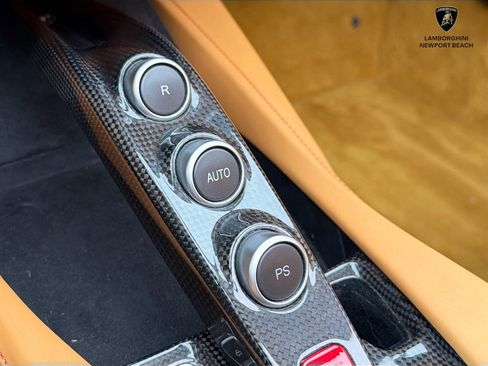 Used 2019 Ferrari Portofino RWD image 17