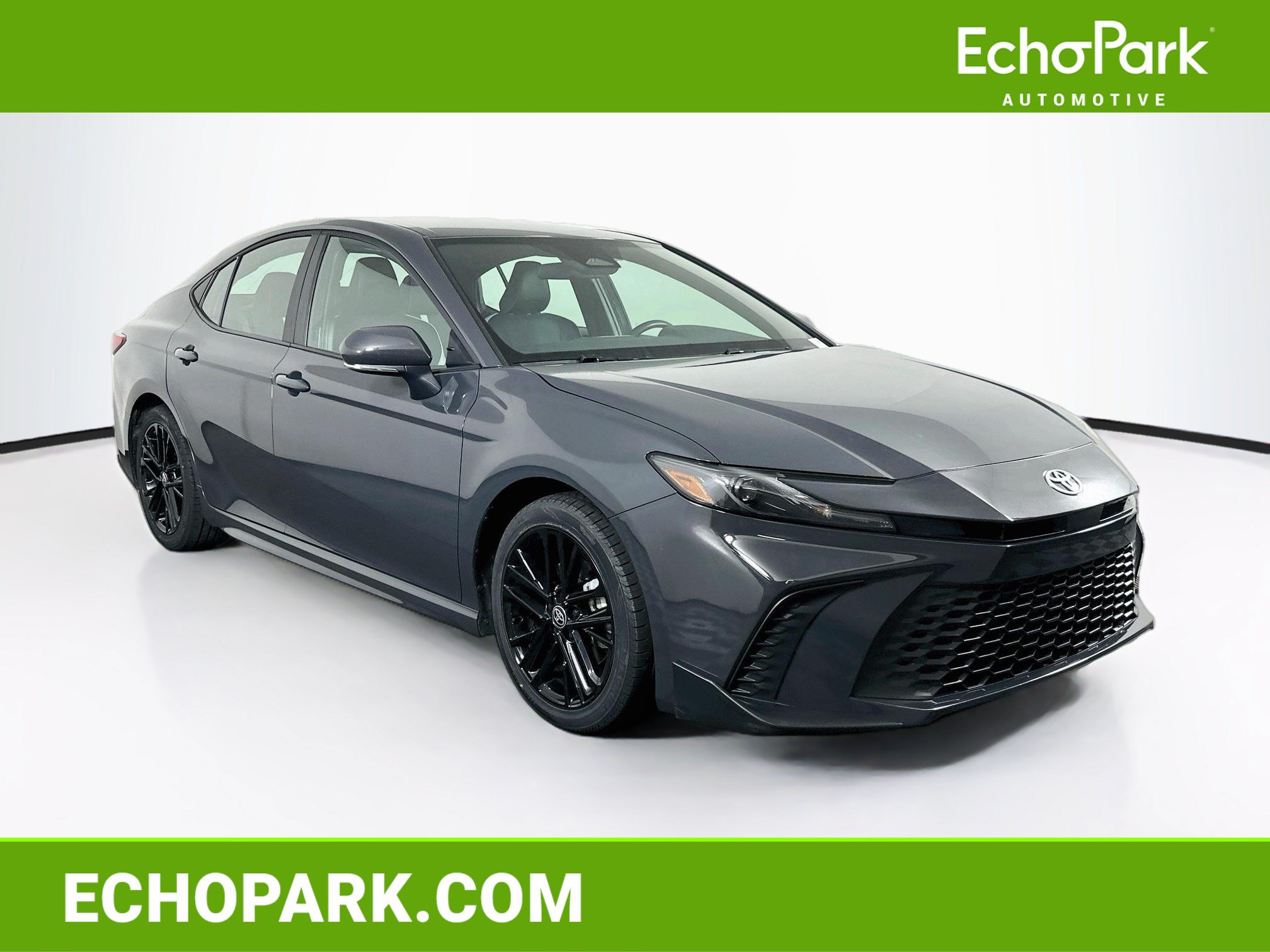 Used 2025 Toyota Camry SE FWD image 1