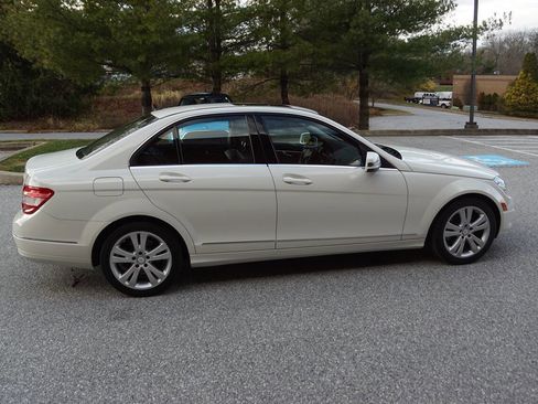 Used 2011 Mercedes-Benz C 300 4MATIC Sedan image 12