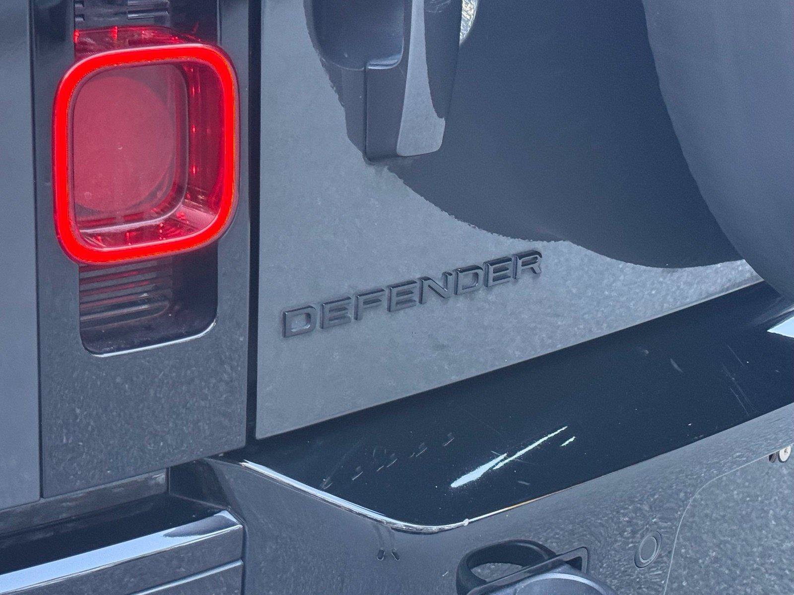 Used 2024 Land Rover Defender 130 X-Dynamic SE AWD/4WD image 11