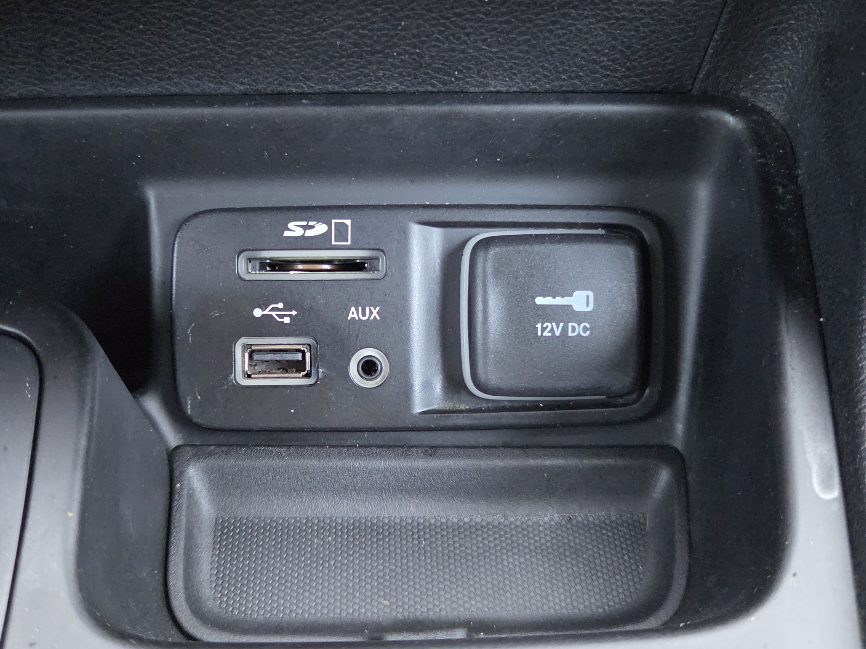 Used 2016 Jeep Cherokee Latitude w/ Comfort/Convenience Group AWD/4WD image 25