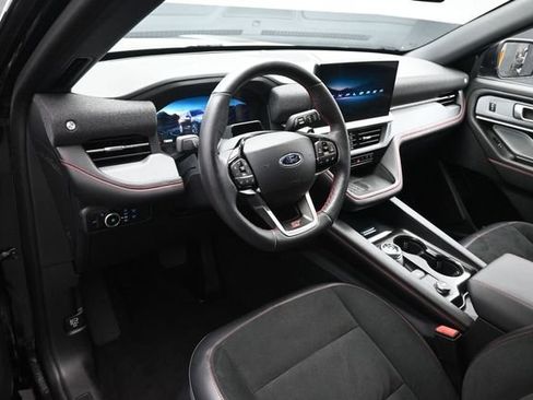 Certified 2025 Ford Explorer ST AWD/4WD image 9