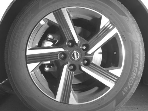 Used 2025 Nissan Sentra SV FWD image 12