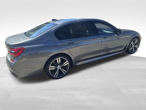 Used 2016 BMW 740i image 29